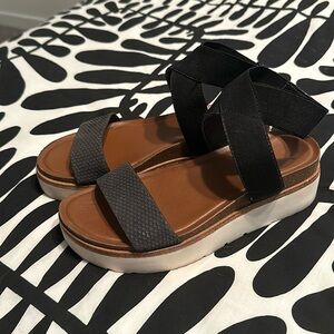 sz 7w sandals